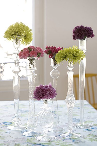 Bougeoirs depareillés et détournés