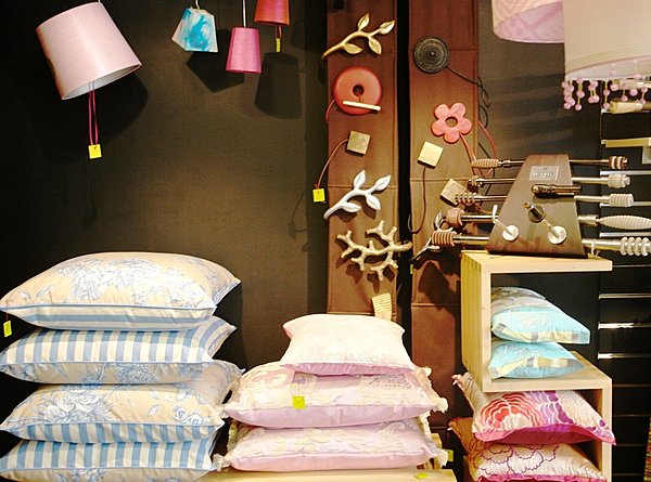 Produits finis, coussins, abats-jours....