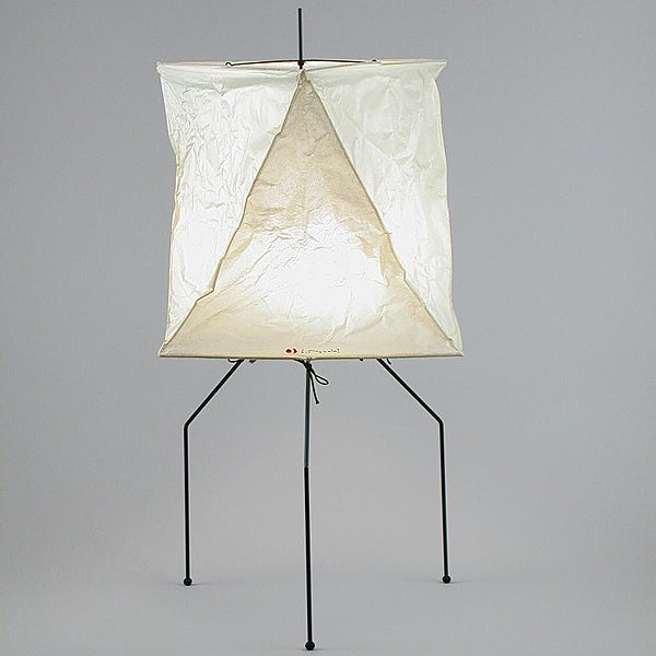 Akari UF2Y : un cube triangulé