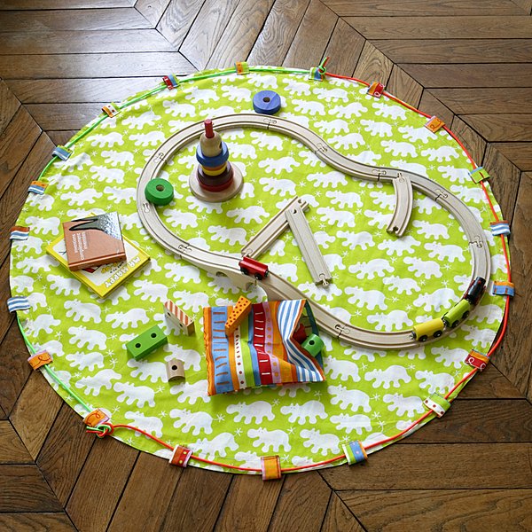 Ouvert il se présente comme un tapis paysage