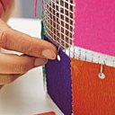 4- accrocher les étiquettes sur le grillage