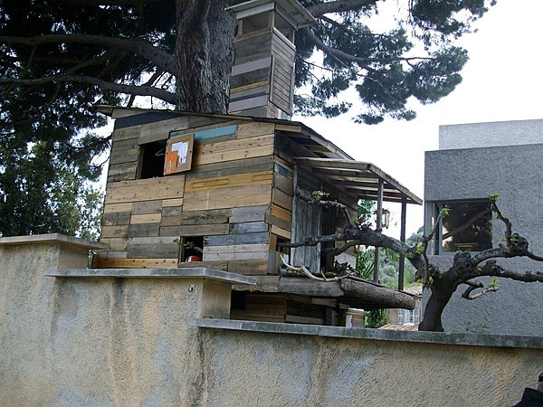 Version éphémère totale récup à la Villa Noailles à Hyères