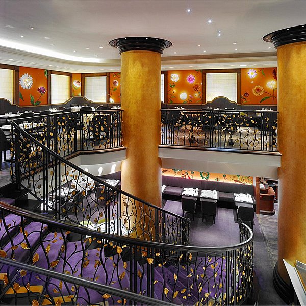 L'étage, sublime avec ses ferroneries dorées