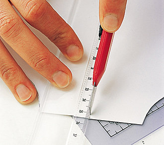 1- Marquer la nervure centrale avec le cutter