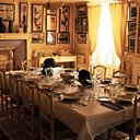 A dominante jaune, la salle à manger invite à la douceur