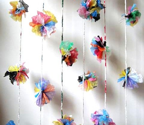 Guirlande de fleurs en plastique fabriquée en France par l'atelier Caravansérail H 2 m