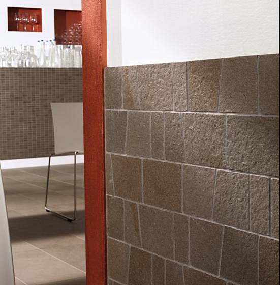 Pose en opus romain pour le Pietra Piasentina de chez Marazzi