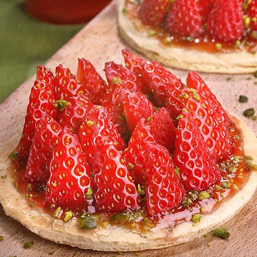 Tarte aux fraises avec pistaches concassées, sublime alliance