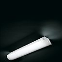 NORA : plafonnier formé d’un caisson en tôle d’acier de 7/10ème revêtement par poudrage polyester signé Michel Candestin. Son diffuseur, une plaque en polycarbonade opale de 0,75mm d’épaisseur. Ce modèle existe en différentes longueurs de 458 mm à 1313 mm toujours équipés de T5.