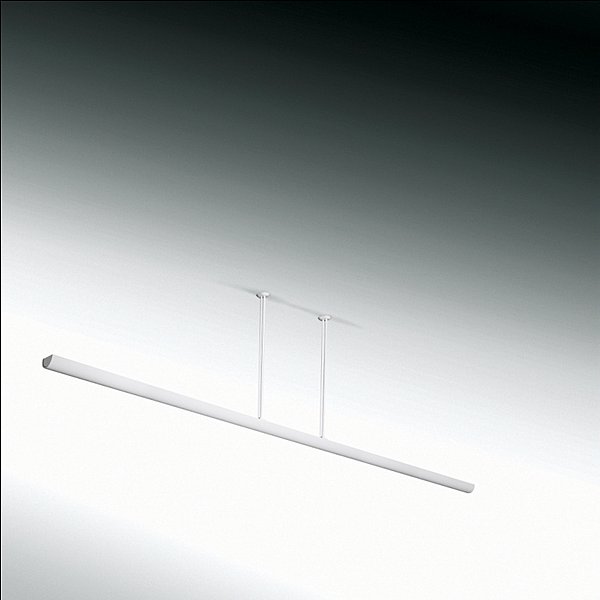 LUM 21 : plafonnier fin et discret signé Christian Hauvette, dont le profil en aluminium extrudé, peint par poudrage polyester blanc équipés de 2 tubes T5