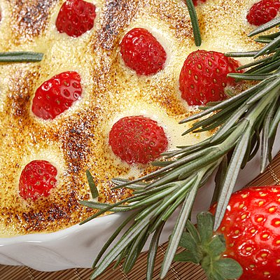 Les fraises à peine cuites sont sublimées par le sabayon encore chaud