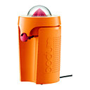 Un joli presse-agrumes couleur orange. En plastique, silicone et acier. Système anti-goutte. 8 coloris. Bistro. Bodum.