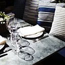 Une table fleurie, cela manque souvent de nos jours !