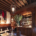 Les meilleures places sont près du bar, splendide