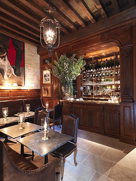 Les meilleures places sont près du bar, splendide