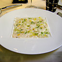 Chairs de saint pierre avec morceaux de citron confits, arrosé au lait de coco