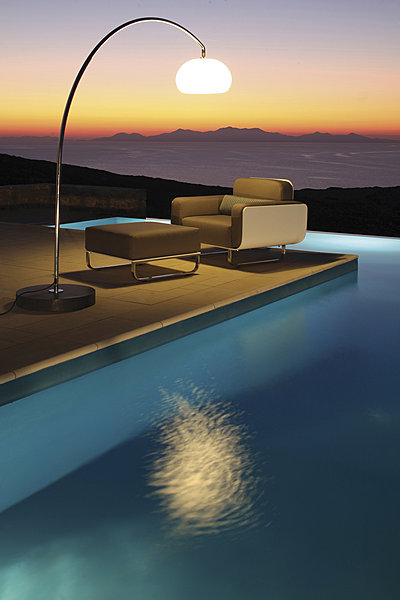 Un lampadaire à équiper d'une ampoule de 60 W. Big Inox. royal Botania chez le Cèdre Rouge.