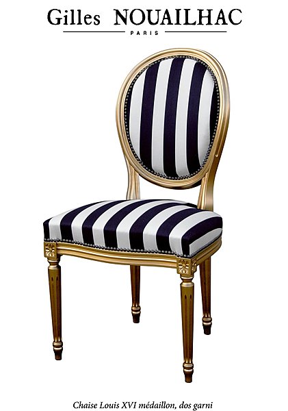 Chaise Louis XVI avec médaillon tapissé