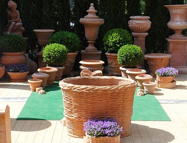 Pas de jardin sans terre cuite