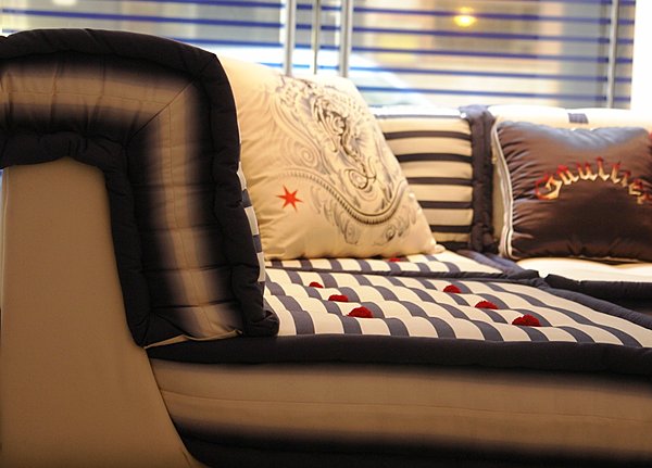 Canapé signé JP Gaultier