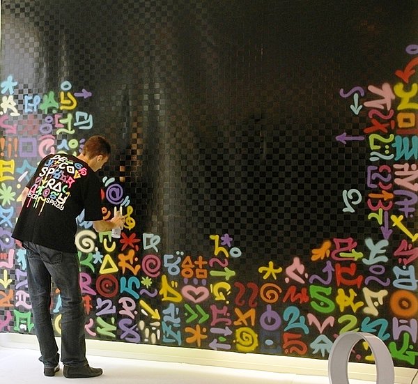 Graffeurs à l'oeuvre chez Elitis