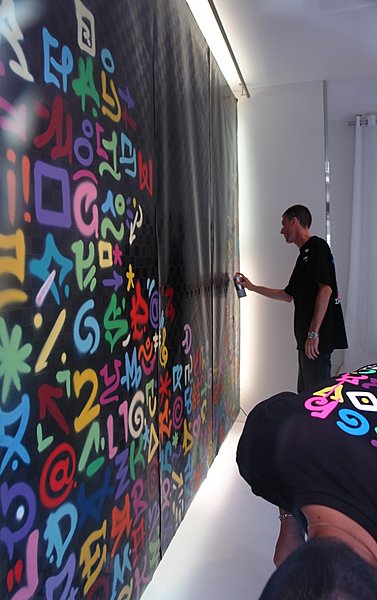 Elitis, le décor se monte