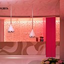 Un salon fleuri, tant dans l'espace que dans la lumière