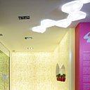 L'éclairage au plafond rappelle les pas chinois des jardins zen