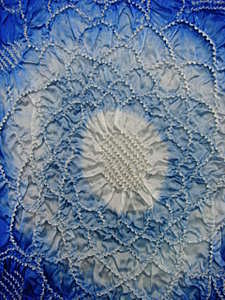 Tissu travaillé selon la technqiue shibori