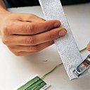 2- Perforer le haut et le bas du pliage