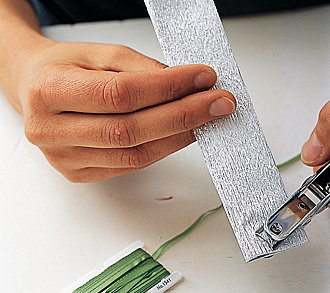 2- Perforer le haut et le bas du pliage