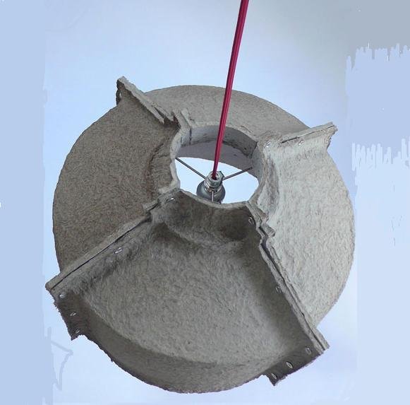 Lampe en carton recyclé et moulé, Victor Vetterlein