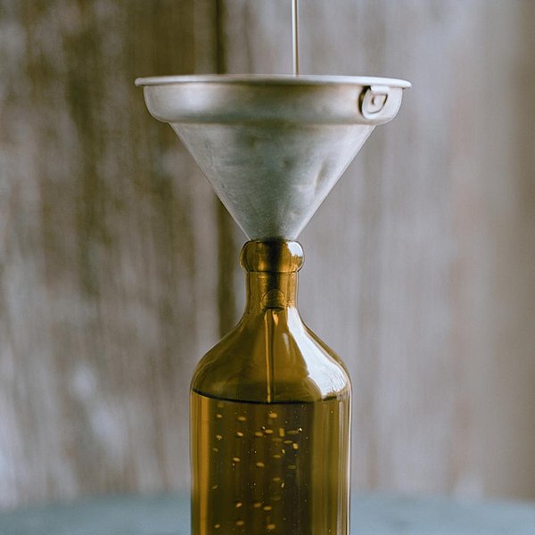 Certaines huiles d'olive sont encore produites à l'ancienne, grâce à des moulins