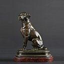 Statuette de chien assis en bronze à patine verte. Base ovale signée Edouard Paul Delabrierre (1829 - 1912). Socle en marbre rouge griotte. Hauteur totale 17 cm. 800/100€