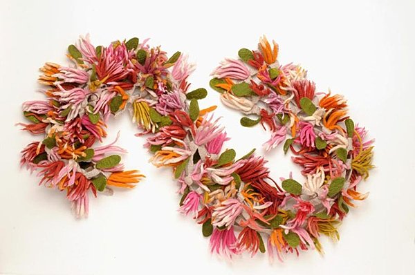 Collier écharpe en laine feutrée  Photo Mahatsara