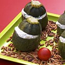 Le petit cochonnet en tomate cerise indique la direction aux courgettes rondes