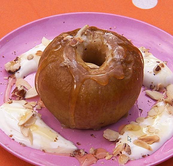 Cuite au four, la pomme prend une jolie couleur caramélisée