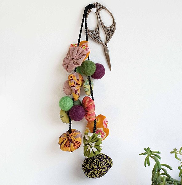 2- Gri gri de yoyos pour jolis ciseaux