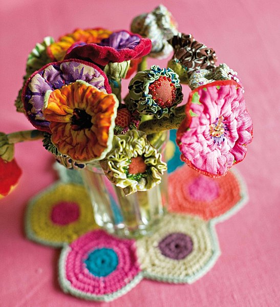 Fleurs en velours-yoyos perlés