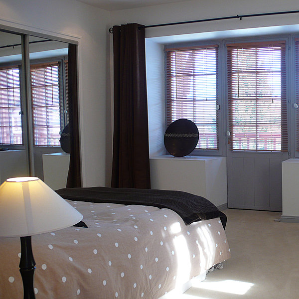 La chambre Nature dispose d'un balcon où il fait bon prendre le soleil