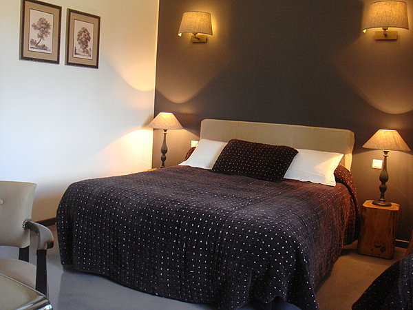 Des choix de matériaux et de tissus de qualité : boutis Blanc d'Ivoire, rideaux Nobilis...