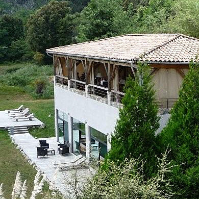 Piscine chauffée et hammam ponctuent les randonnées !