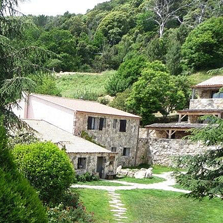 Découvrez cet hôtel de charme dans un cadre plus que verdoyant