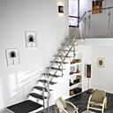 Sculptural, cet escalier à quart tournant à limon central en métal. Marches en granit foncé. Rampe inox et verre acrylique. Loft. Lapeyre. Sculptural, cet escalier à quart tournant à limon central en métal. Marches en granit foncé. Rampe inox et verre acrylique. Loft. Lapeyre.