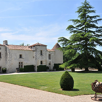 La cour du Logis de Puygaty