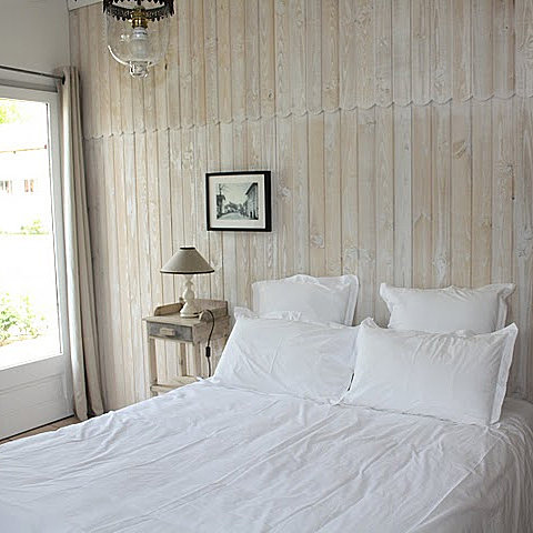 La chambre donne directement sur la piscine