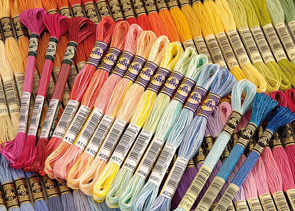 Les fils Mouliné DMC existent en de nombreux coloris.