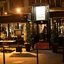 Quand les beaux jours arrivent, on dîne en terrasse, avec vue sur la Tour Eiffel