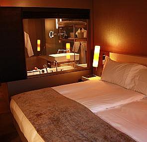 Lit King Size et excellent confort déjà pour les chambres standards