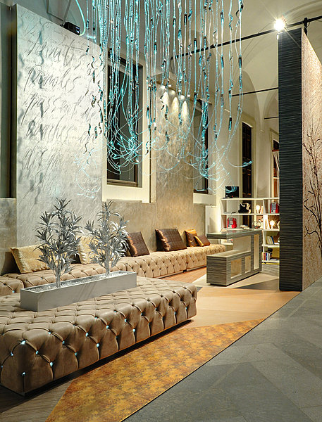 L'espace lounge «The Place», lieu hybride, rempli de doubles sens mélangeant styles et matériaux